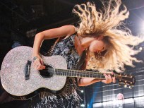 Taylor Swift Gets Love From Mohegan