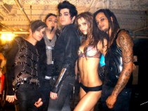 Celebrity Twitpics: Adam Lambert Entertains Us