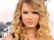 Taylor Swift to Headline SNL