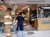 Car Nails Salon, 8 Injured