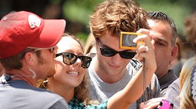 "Twilight" Star Pattinson Grazed by New York Taxi 