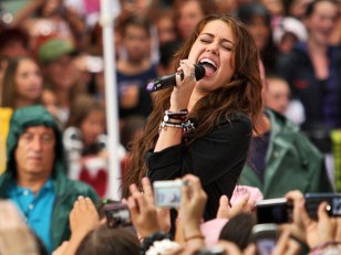 Miley Cyrus Too Ill to Perform Concert