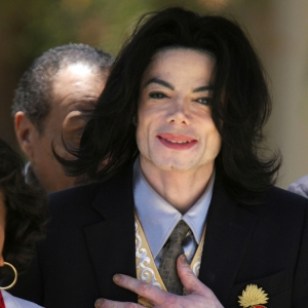 LAPD Chief: Michael Jackson's Casket Will Be At Public Memorial