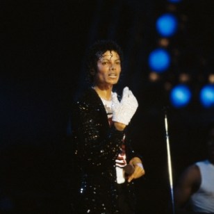 Report: Michael Jackson To Be Laid To Rest Wearing Signature White Glove