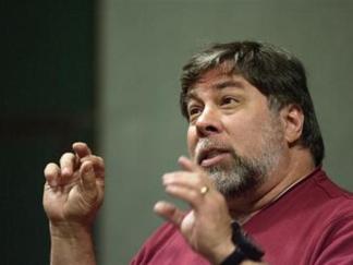 Wozniak Turns His Back on His Roots