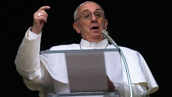 Pope Makes Surprise Appearance, Off-the-Cuff Address