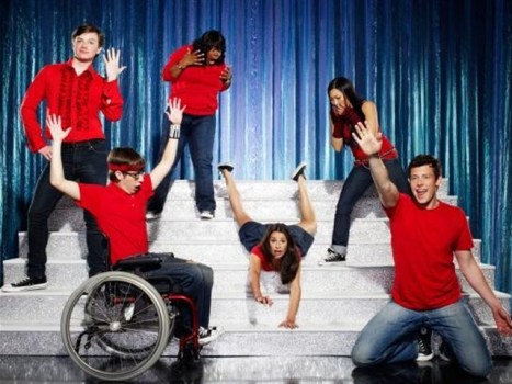 "Glee" Renewed for Second Season