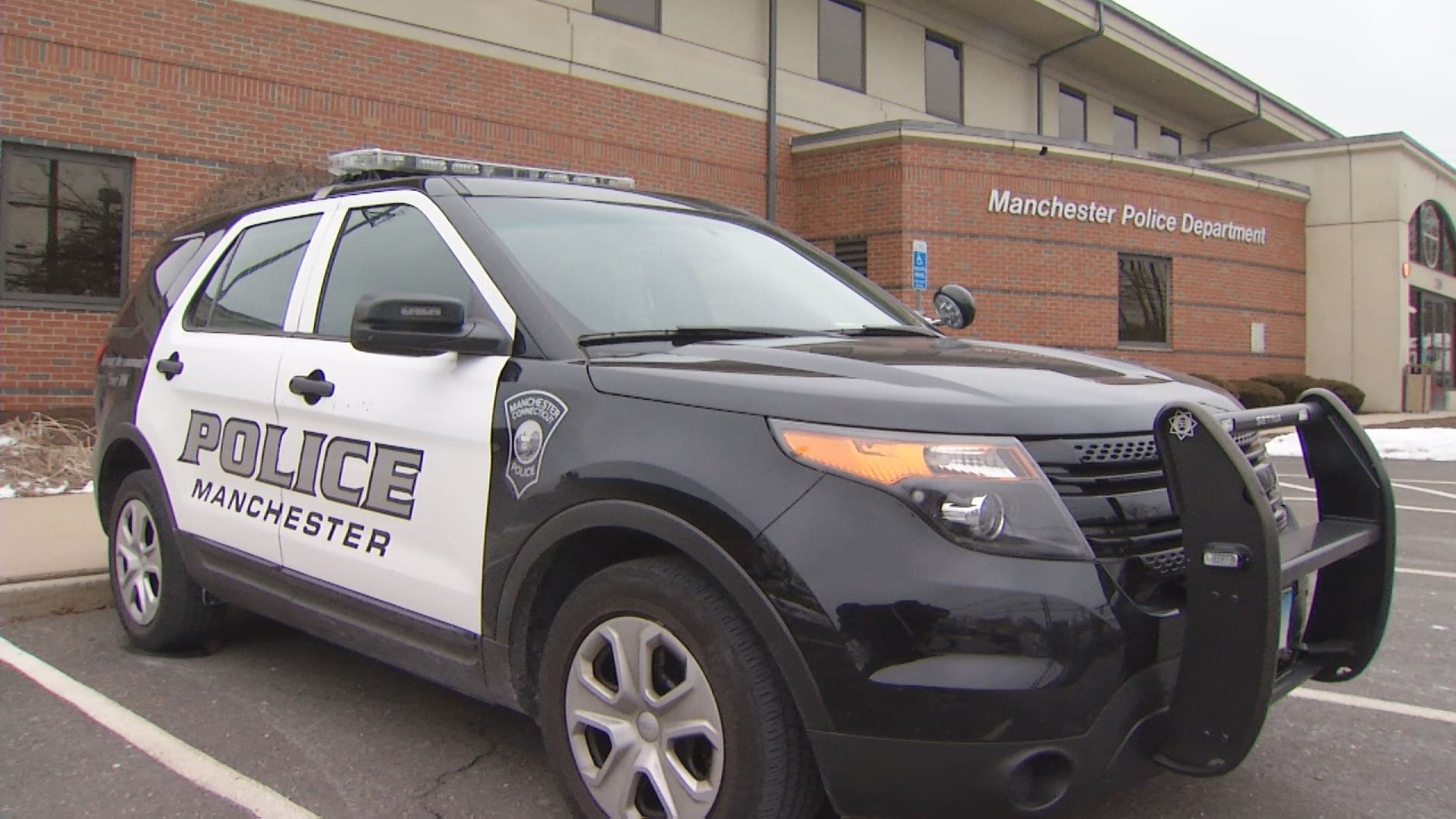 Police Investigating Package Thefts in Manchester