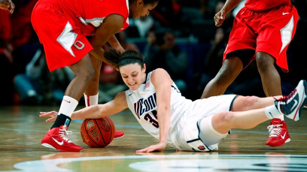 No. 2 Huskies Defeat No. 9 Terps, 63-48