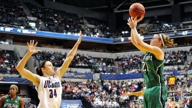 Huskies Roll, Faris Leads