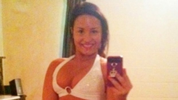 [NATL:** DO NOT USE**]Celebrity Twitpics: Demi Lovato's Bikini Bod