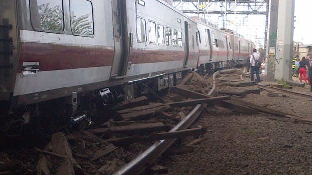 60 Injured, 5 Critical in Metro-North Crash