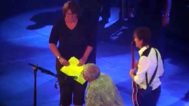 Paul McCartney played the role of matchmaker at a show in Albany on Saturday, helping a Rochester man propose to his girlfriend onstage.