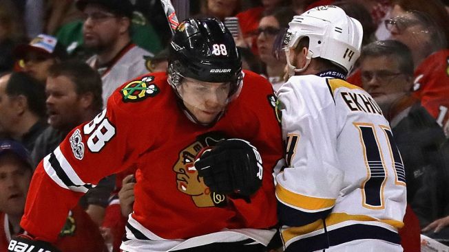Patrick Kane gives up first-class seat to soldier