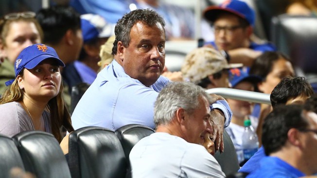 New Jersey Governor Chris Christie catches foul ball, booed by fans