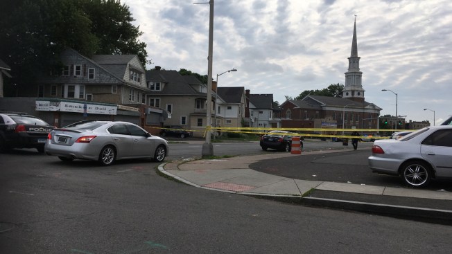 Albany Avenue Closed Saturday Morning As Police Seek Robbery Suspect