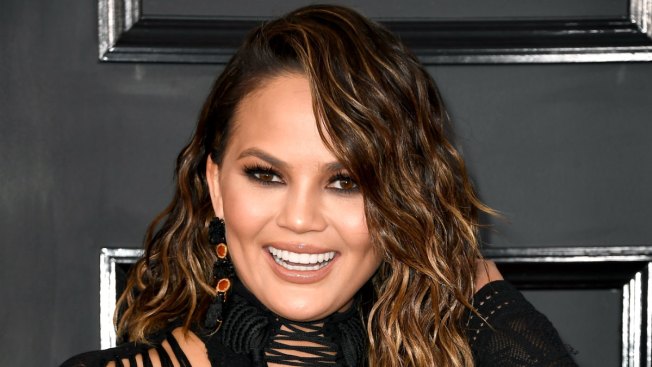 Chrissy Teigen casually pays off woman's beauty school tuition Chrissy Teigen casually pays off woman's beauty school tuition