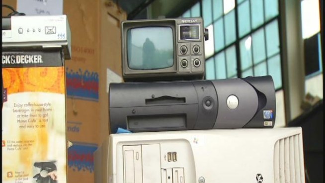 Getting rid of an old computer is not as simple as tossing it in the dumpster. NBC Connecticut Troubleshooter Jo Ling Kent shows you how to delete that data for good.
