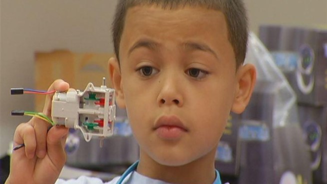Kids learn how to explore science and investigate what's around them.