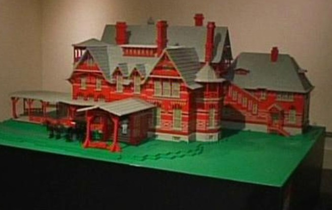 Mark Twain House, in Lego