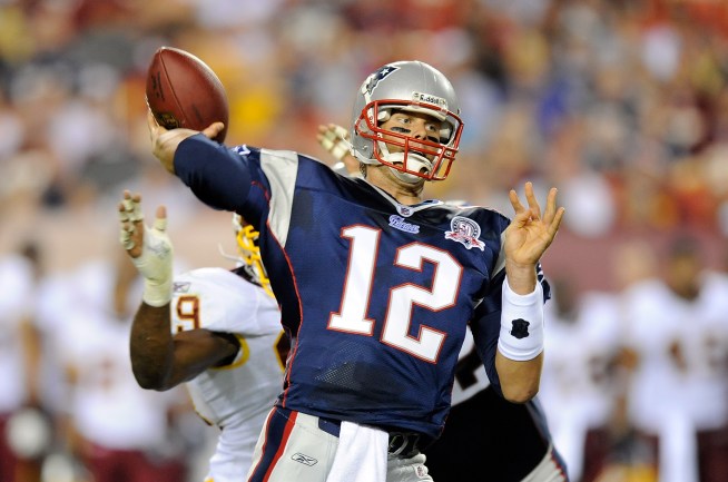 Tom Brady's New England Teammates Carrying Him for a Change