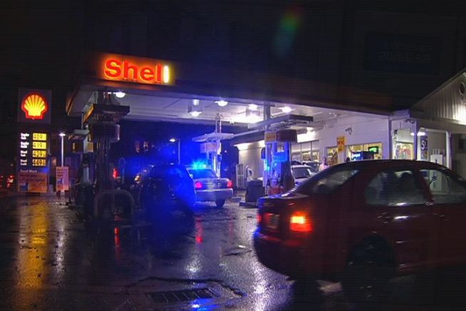Workers at a convenience store in New Haven took on a suspected robber who pulled a knife.