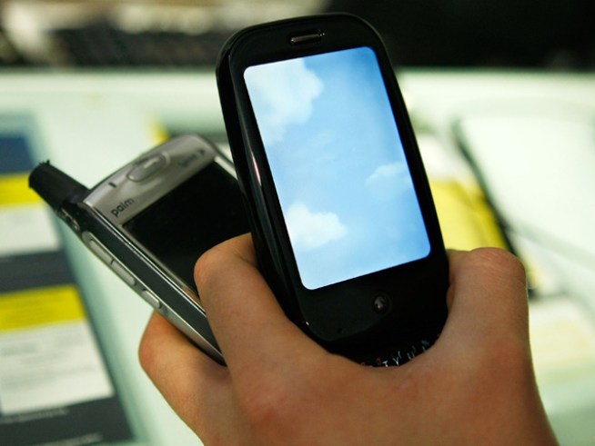 BlackBerry Users Lust After iPhone, Android