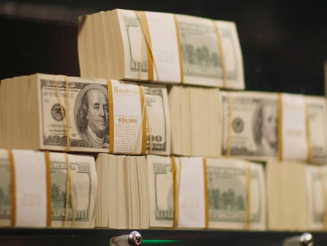 Cops Catch Criminals With Coke and Cash
