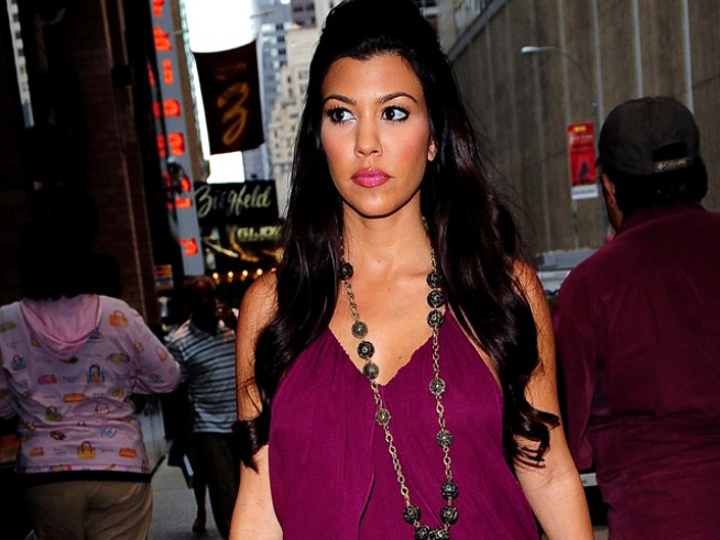 Pregnant Kourtney Kardashian May Pose Nude