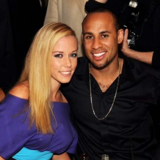 Kendra Wilkinson, NFL Beau Tie The Knot