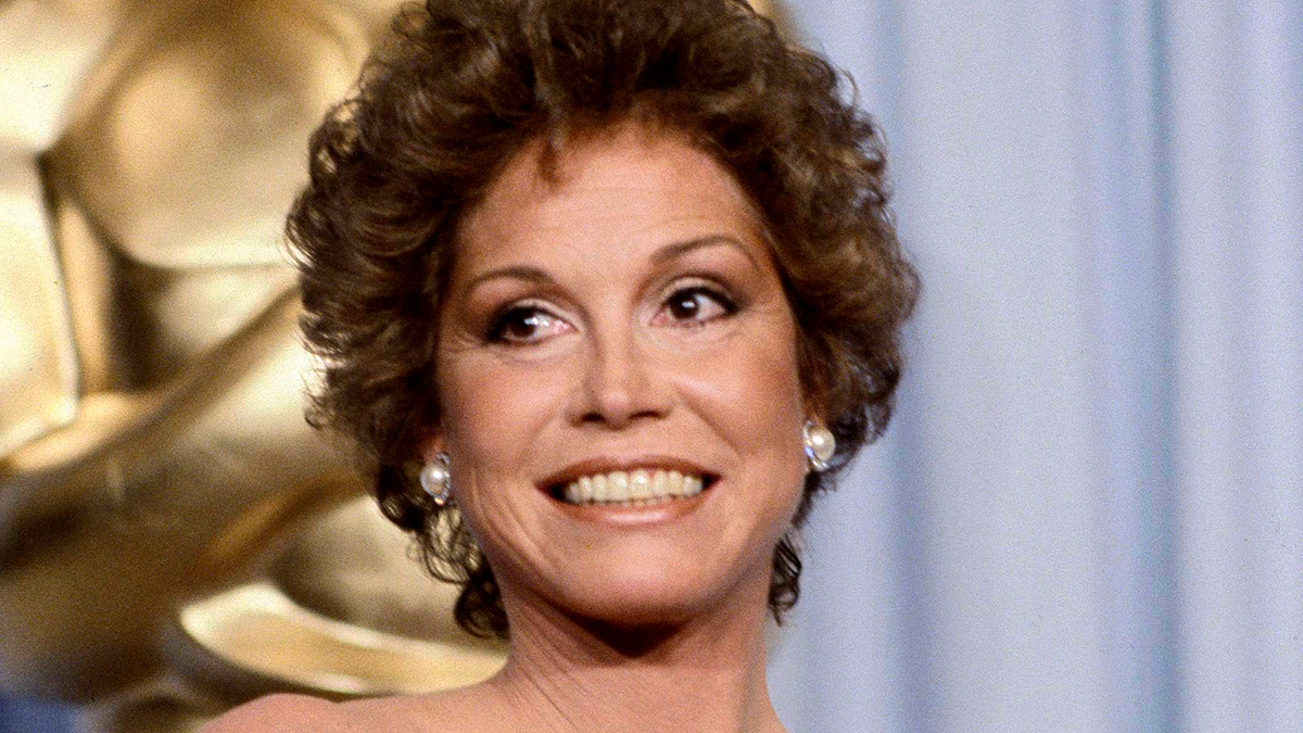 Greenwich Mourns Death of Famous Neighbor, Mary Tyler Moore