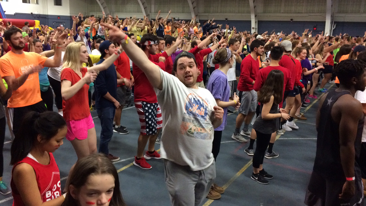 Thousands Dance it Out for UConn's HuskyTHON Fundraiser