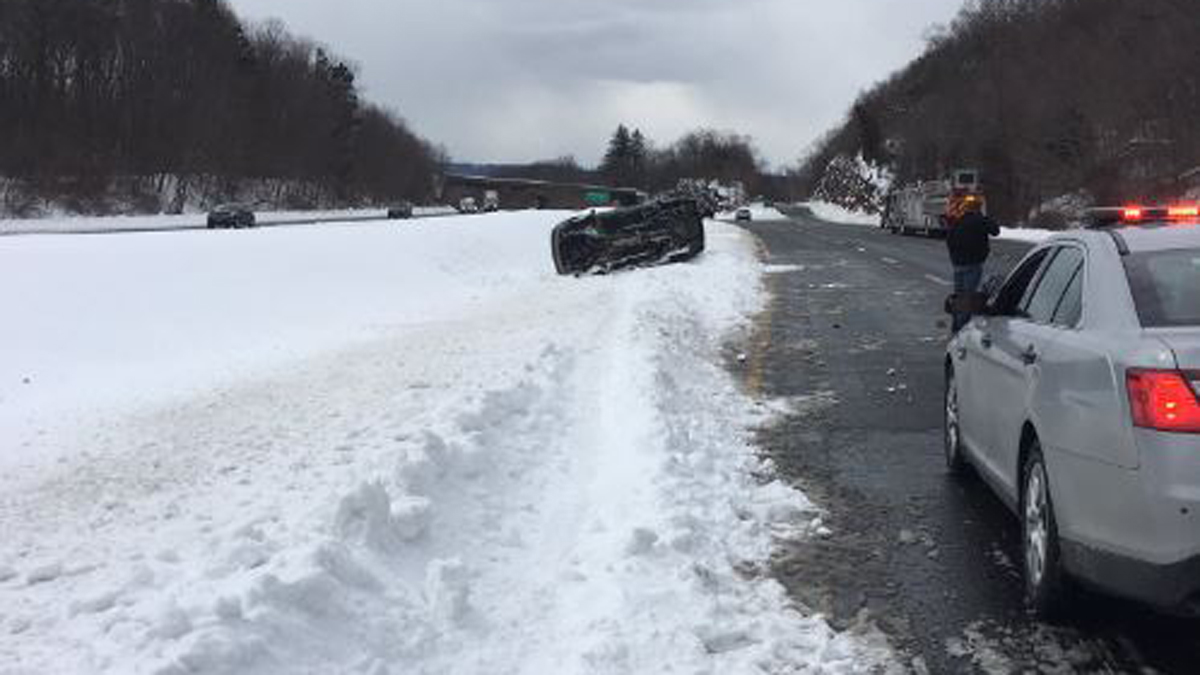 Police Respond to Rollover Crash on I-691 in Southington