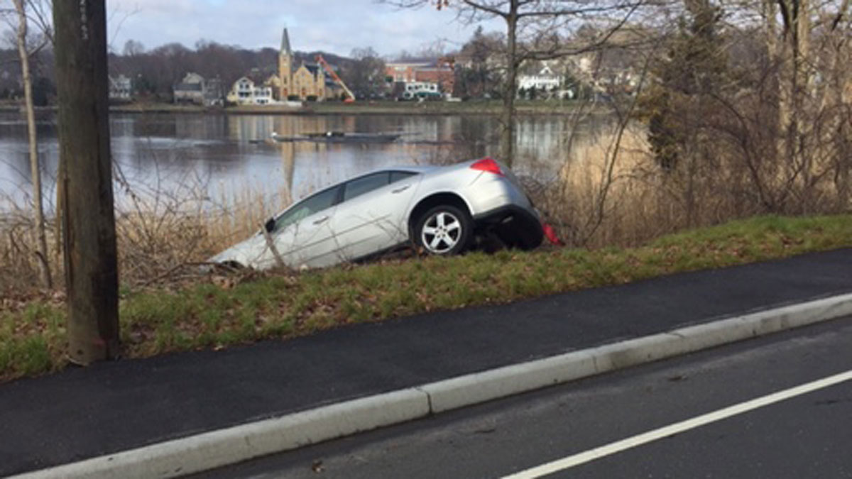 Westport Police Pursuit Ends With 2 Officers Injured