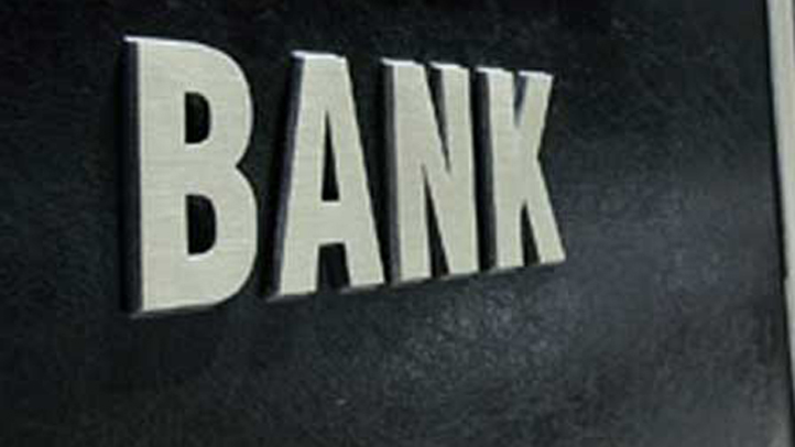 Donations to Bank’s Coin Machine Benefit Food Pantry