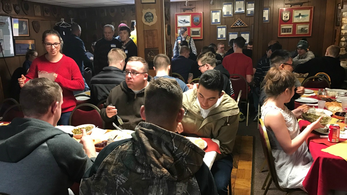 Submarine Veterans Club Serves 1,300 Thanksgiving Meals