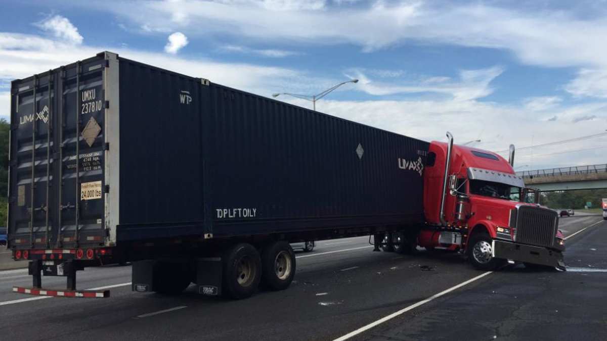 Heavy Delays Following Tractor Trailer Jackknifed on I-91 in Windsor Locks