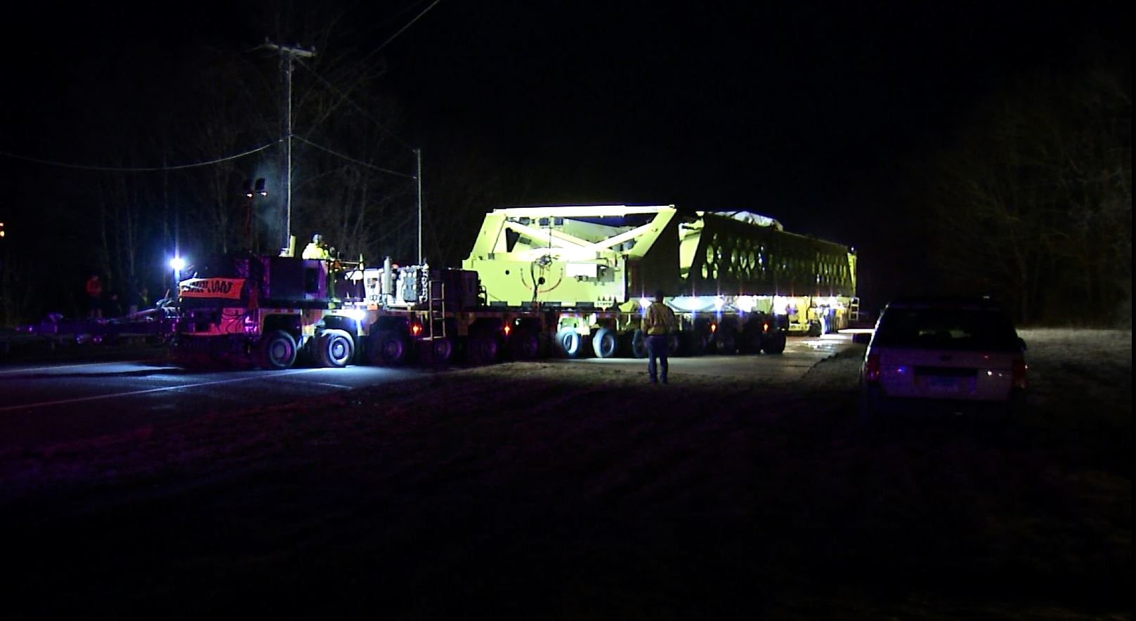 Super Loads Move Through Thomaston