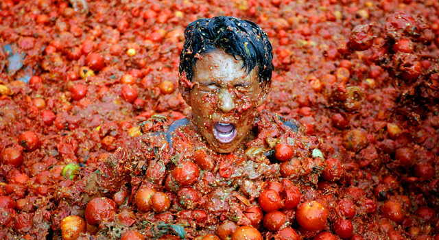 APTOPIX Colombia Tomato Festival