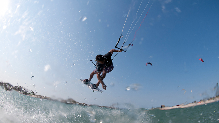 125880737MR017_Kiteboarding