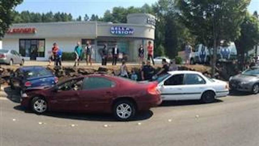 Bystanders Tackle Attempted Carjacker