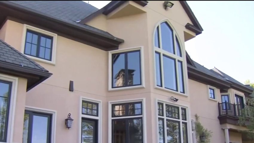 Investigators Return to Avon Home for Jennifer Dulos Investigation