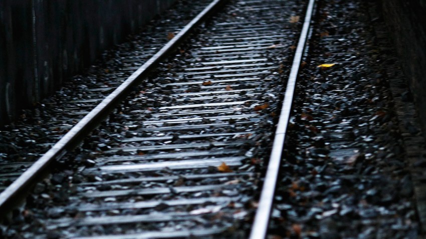 what to do if your car gets stuck on train tracks
