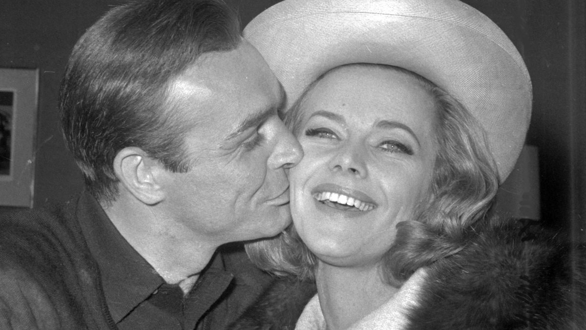 Honor Blackman Who Played Bond’s Pussy Galore Dies At 94 Nbc Connecticut