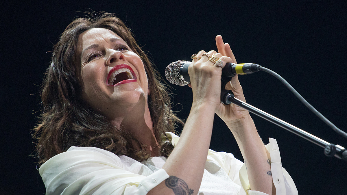 Alanis Morissette Tour With Garbage Liz Phair To Come To Connecticut Nbc Connecticut Alanis Morissette Tour With Garbage Liz Phair To Come To Connecticut Nbc Connecticut