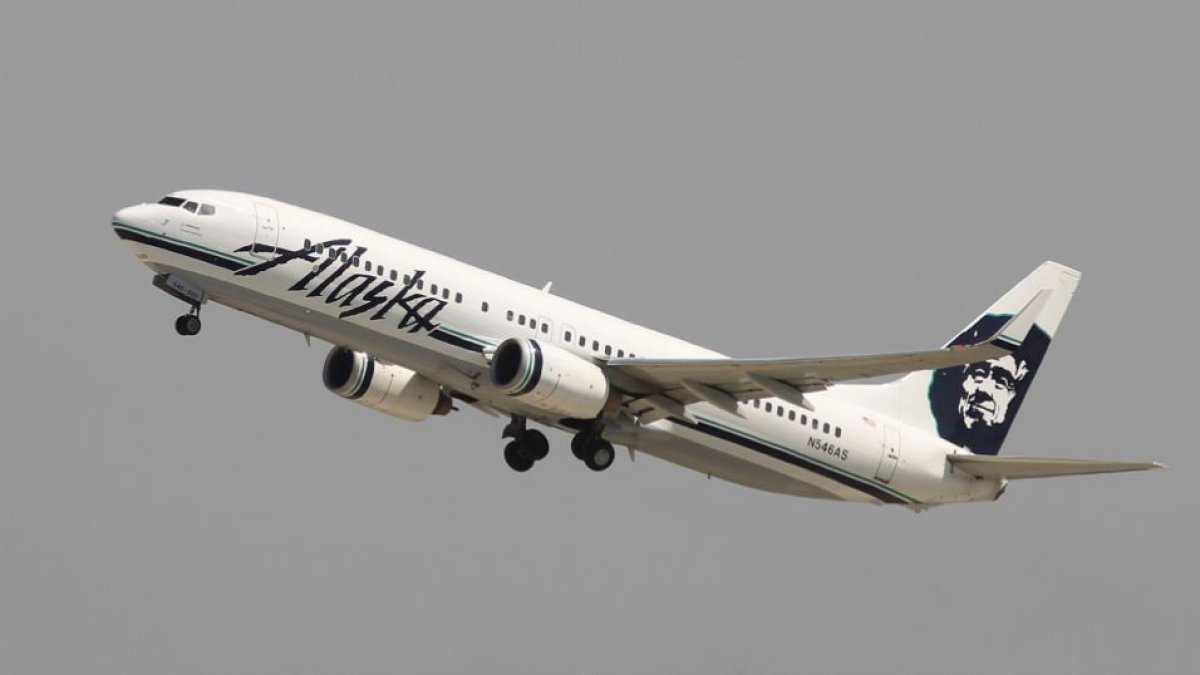 Ex-Alaska Airlines pilot who tried to cut plane's engines after allegedly taking magic mushrooms is released from jail – NBC Connecticut - Vimarsana News