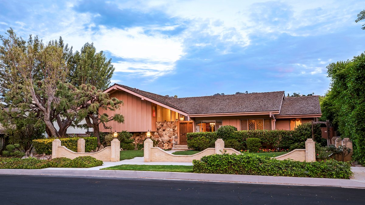 Studio City 'Brady Bunch' house sells for $3.2 million – NBC Connecticut - Vimarsana News