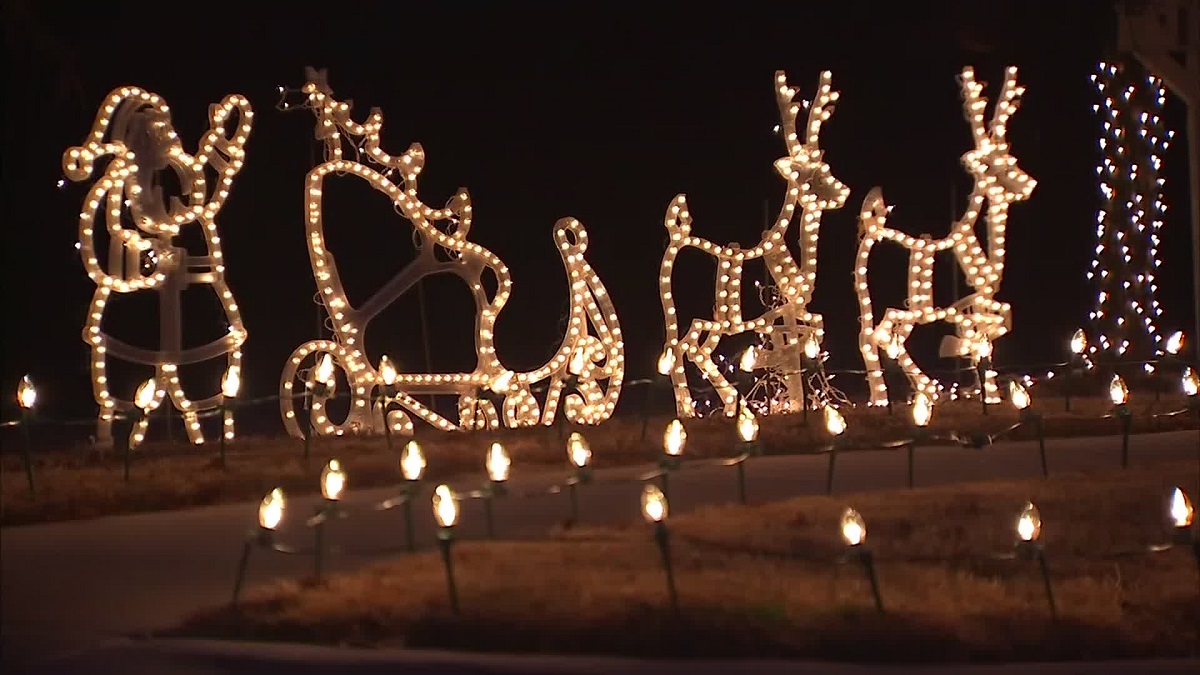 Lantern Light Village - Christmas Activities & Holiday Fun in Mystic, CT