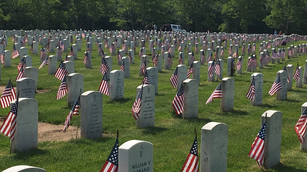 Hundreds of Volunteers Place Flags on Graves at Veterans Cemetery – NBC ...