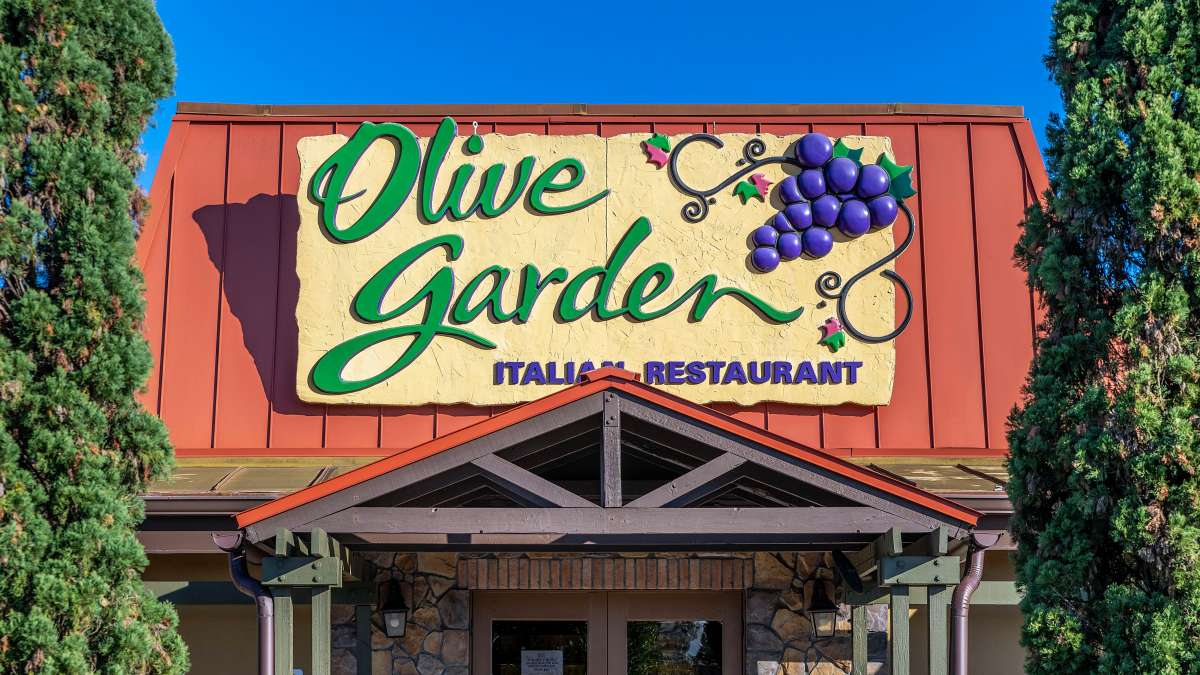 Worker Olive Garden Customer Demanded And Got White Server Nbc
